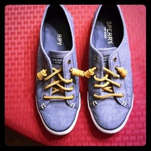 Preloved Sperry canvas shoes